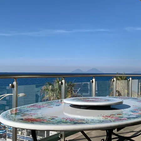 La Porta Delle Eolie Apartman *